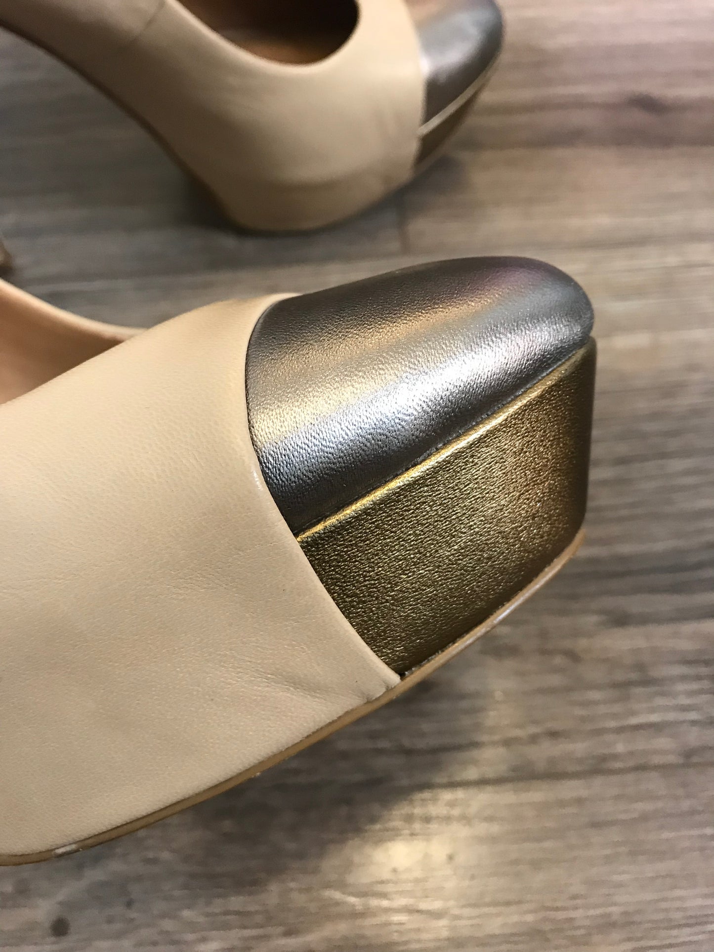 BCBG Nude Platform Heels! Size 8.5