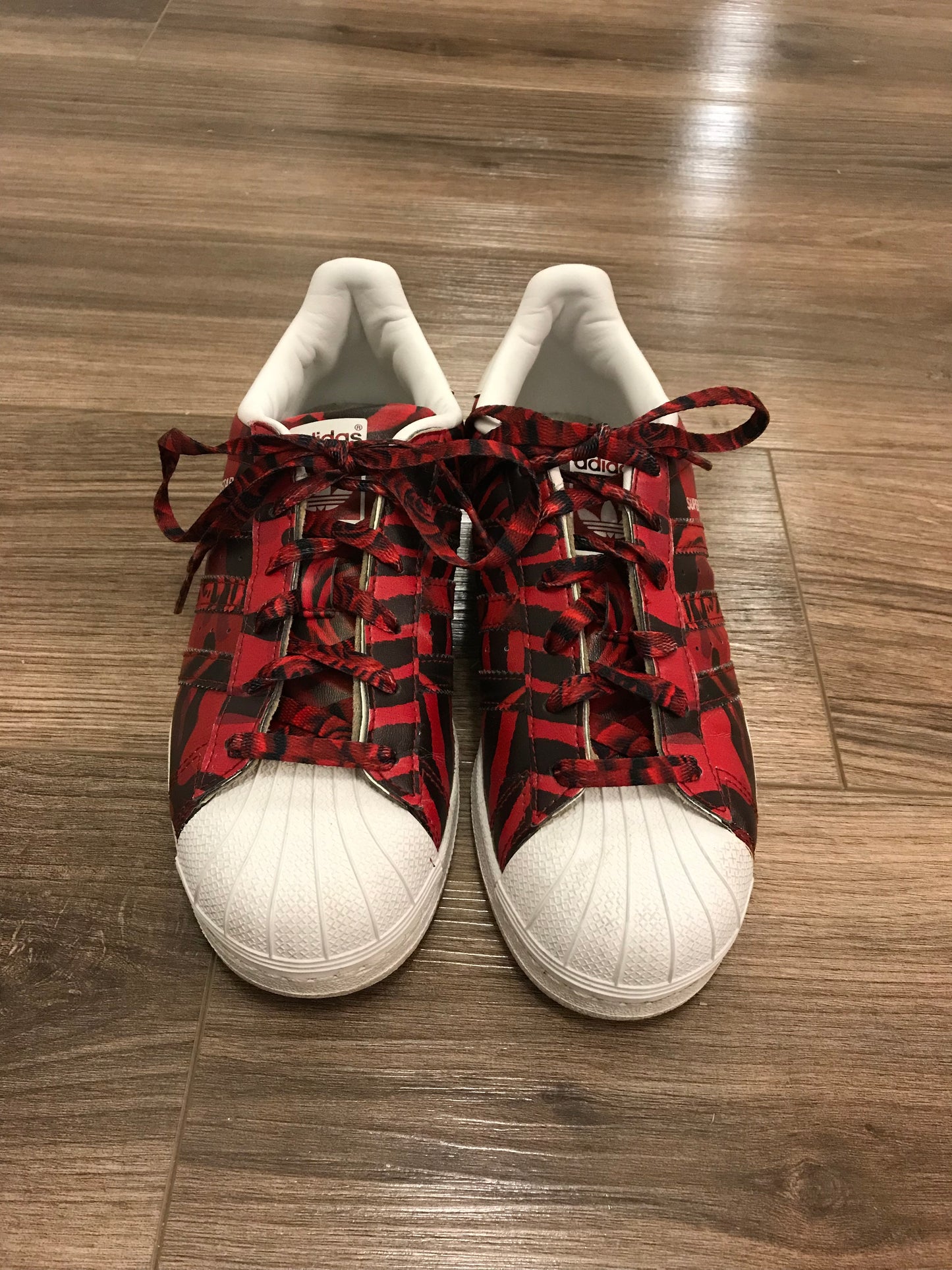 Adidas Red Camo Superstars: Size 6.5