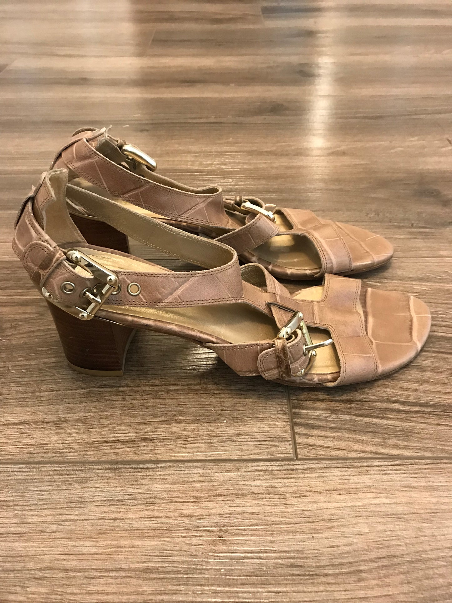 Stuart Weitzman Croc Sandals! Size 8.5