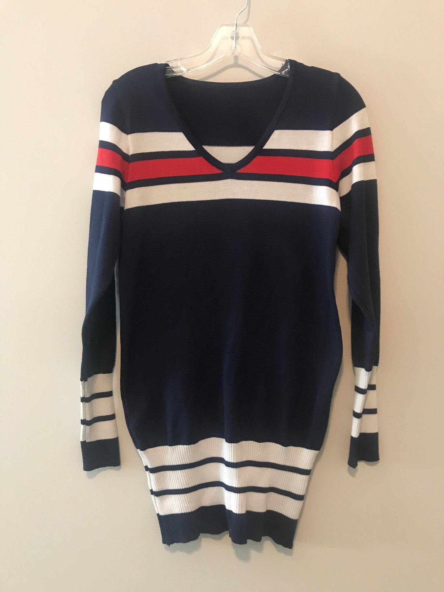Vintage V-Neck Pullover Sweater: Sz M/L