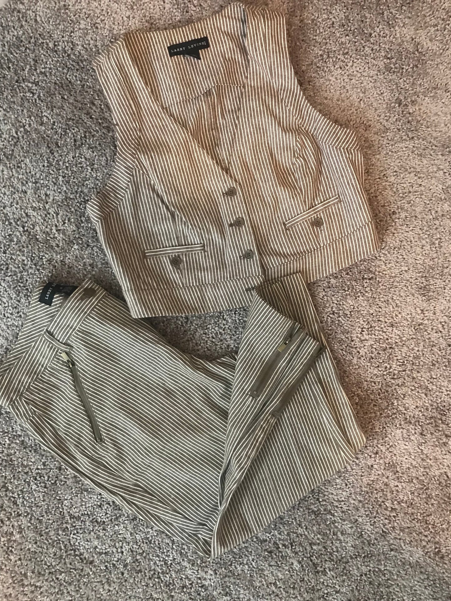 Larry Levine 2-Piece: Vest- M Capri Pants-10