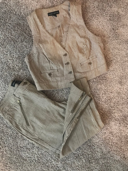 Larry Levine 2-Piece: Vest- M Capri Pants-10