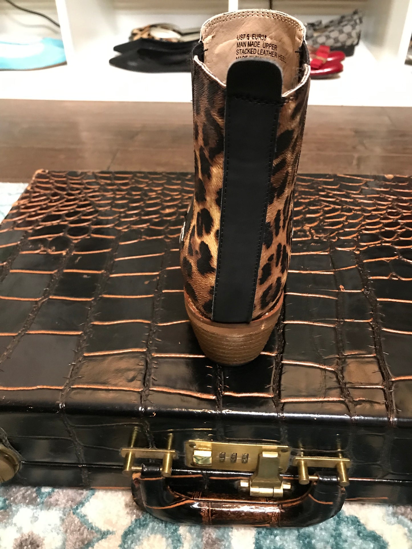 Leopard Chelsea Booties! Sizes 6-10