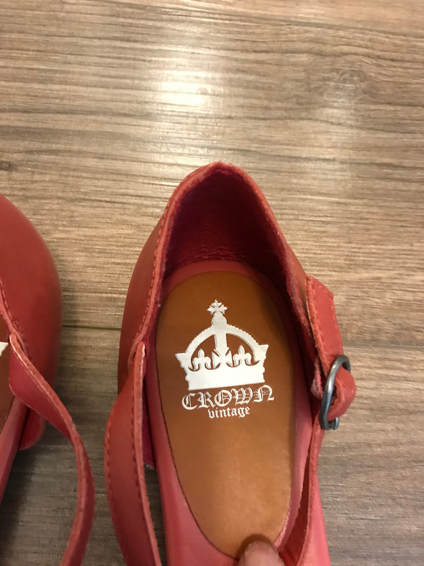 Crown Vintage Sandals! Size 9