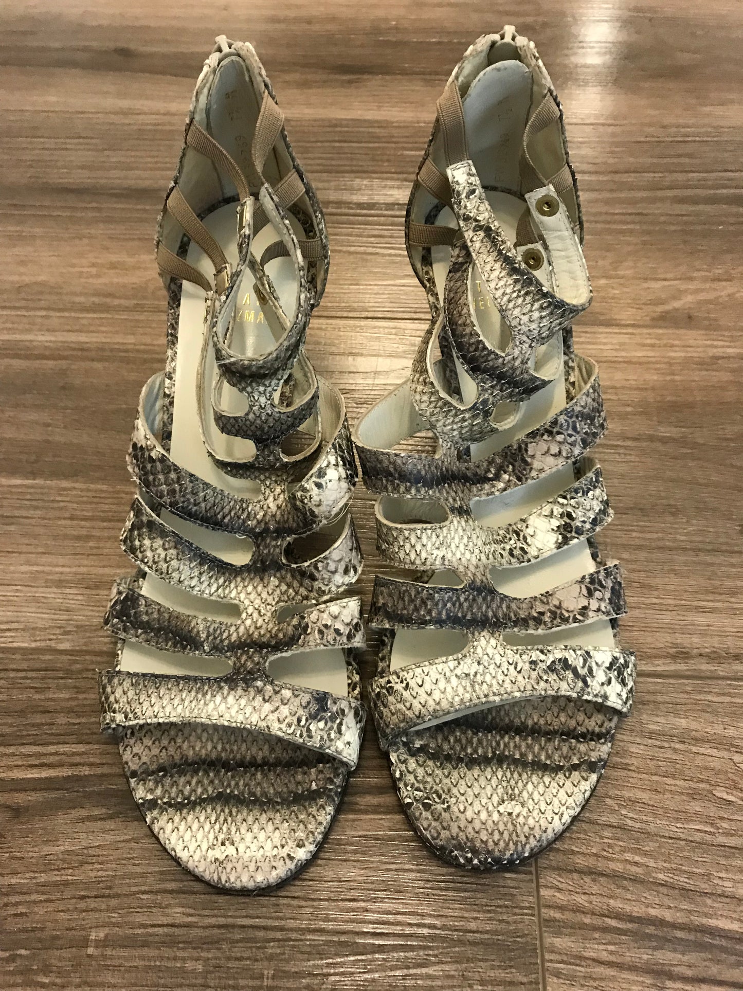 Stuart Weitzman Snakeskin Heels! Size 7.5