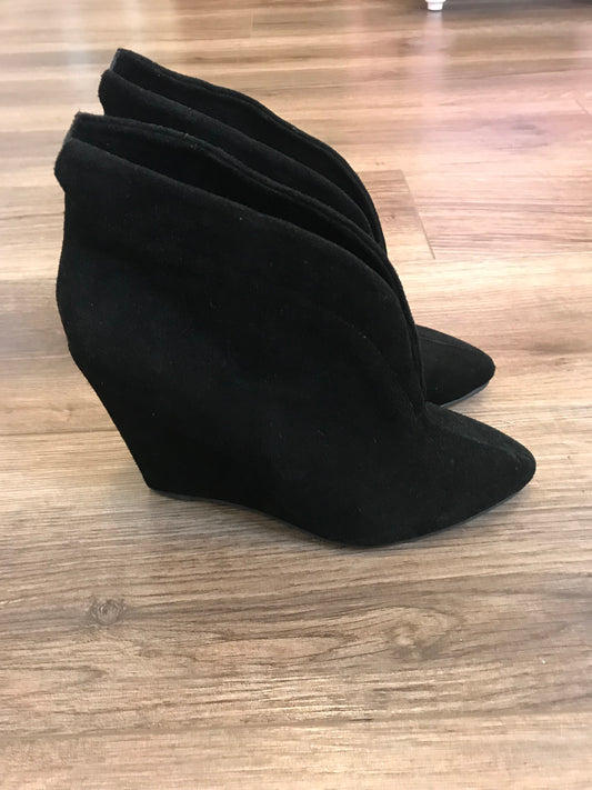 Steve Madden Suede Wedge Booties! Size 8.5