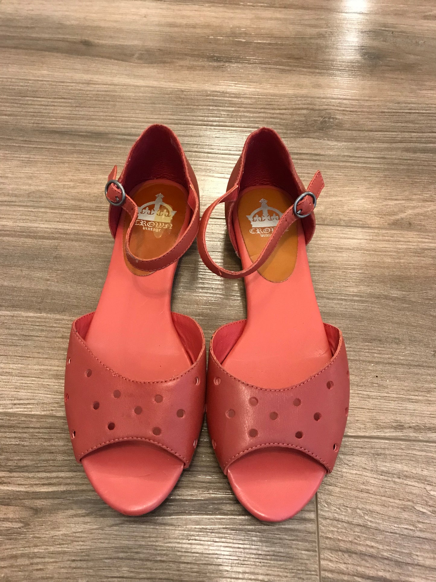 Crown Vintage Sandals! Size 9