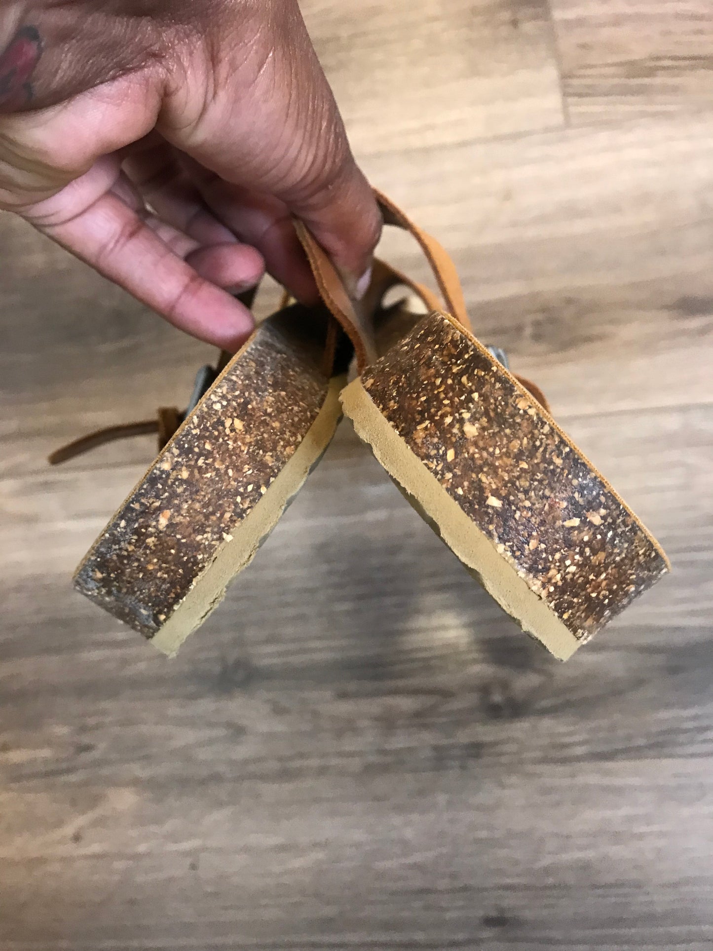 American Eagle Suede Sandals! Size 9