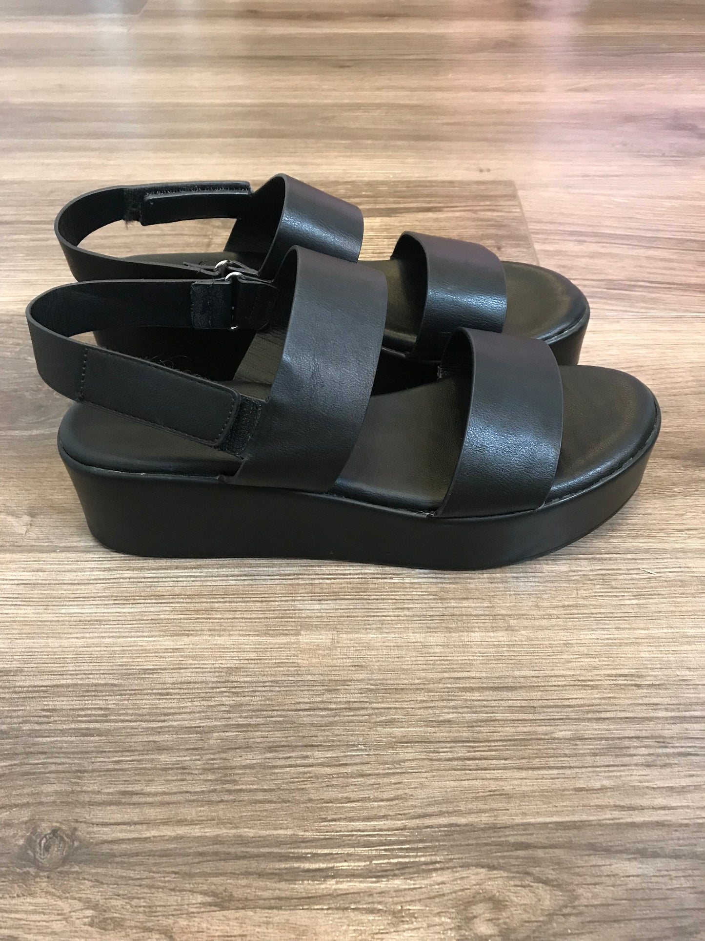 Black Platform Strapped Sandals! Size 8