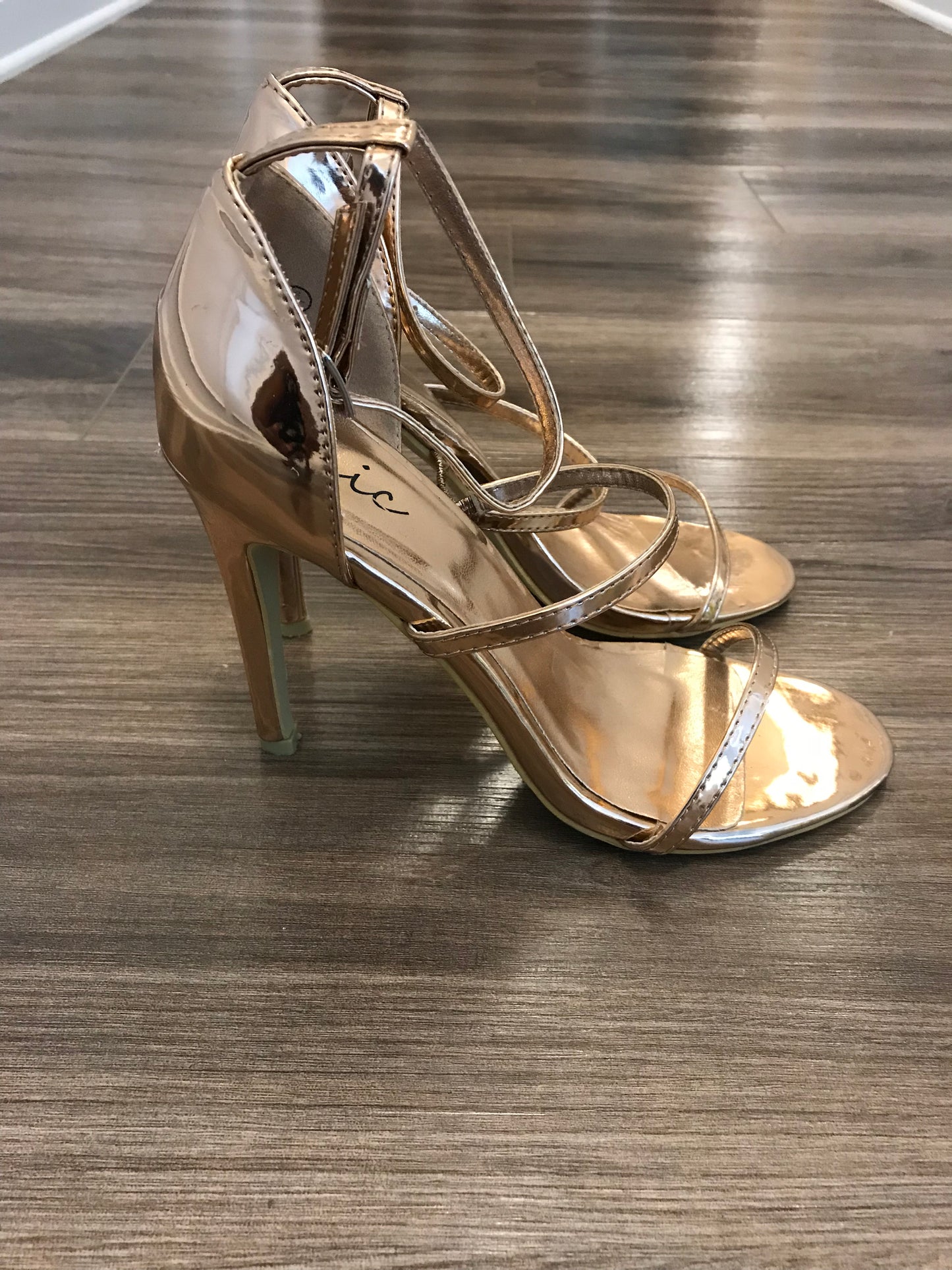 Chic Rose Gold Heels: Size 8