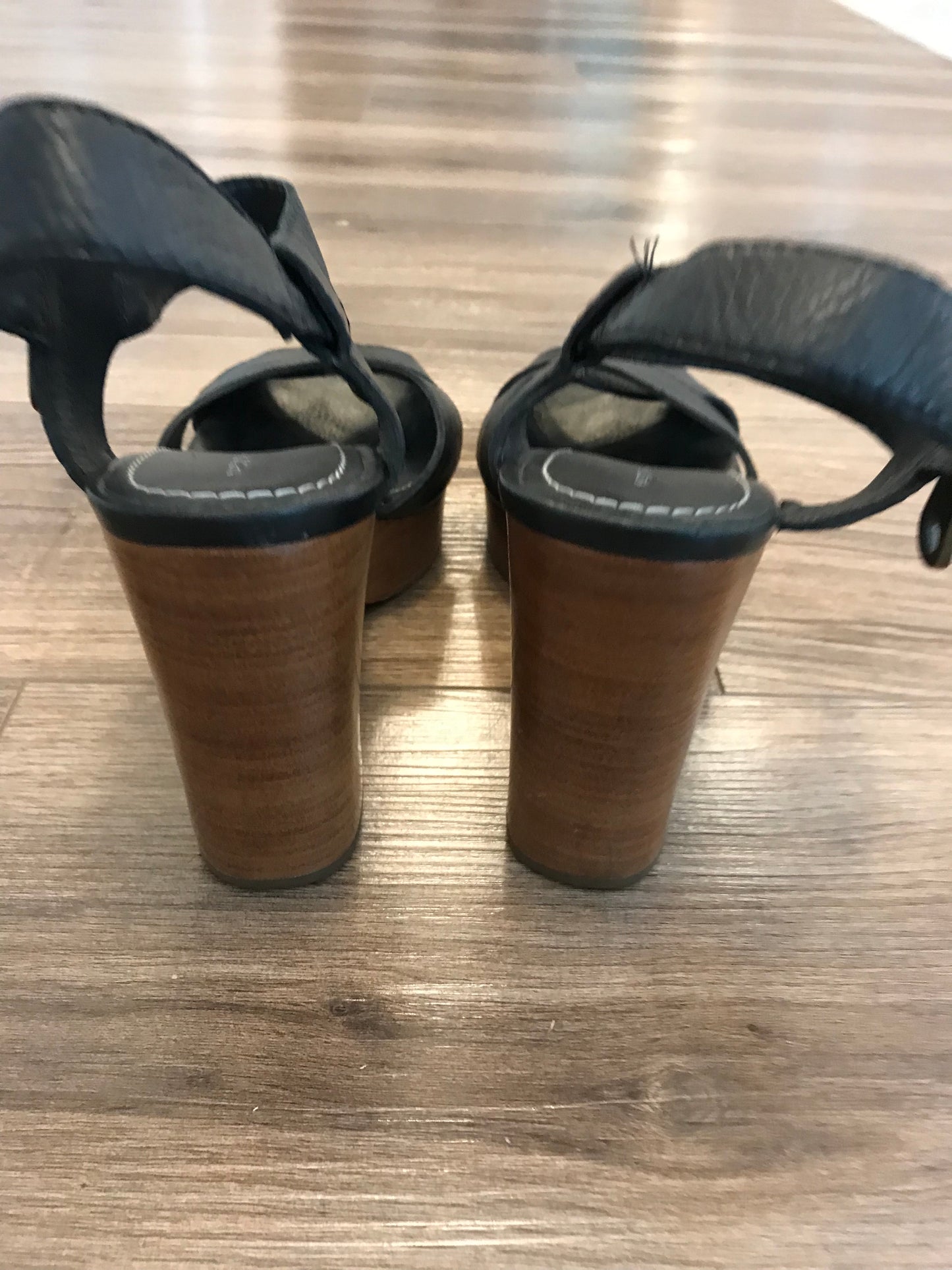 Marc Jacobs Leather Sandals! Size 40