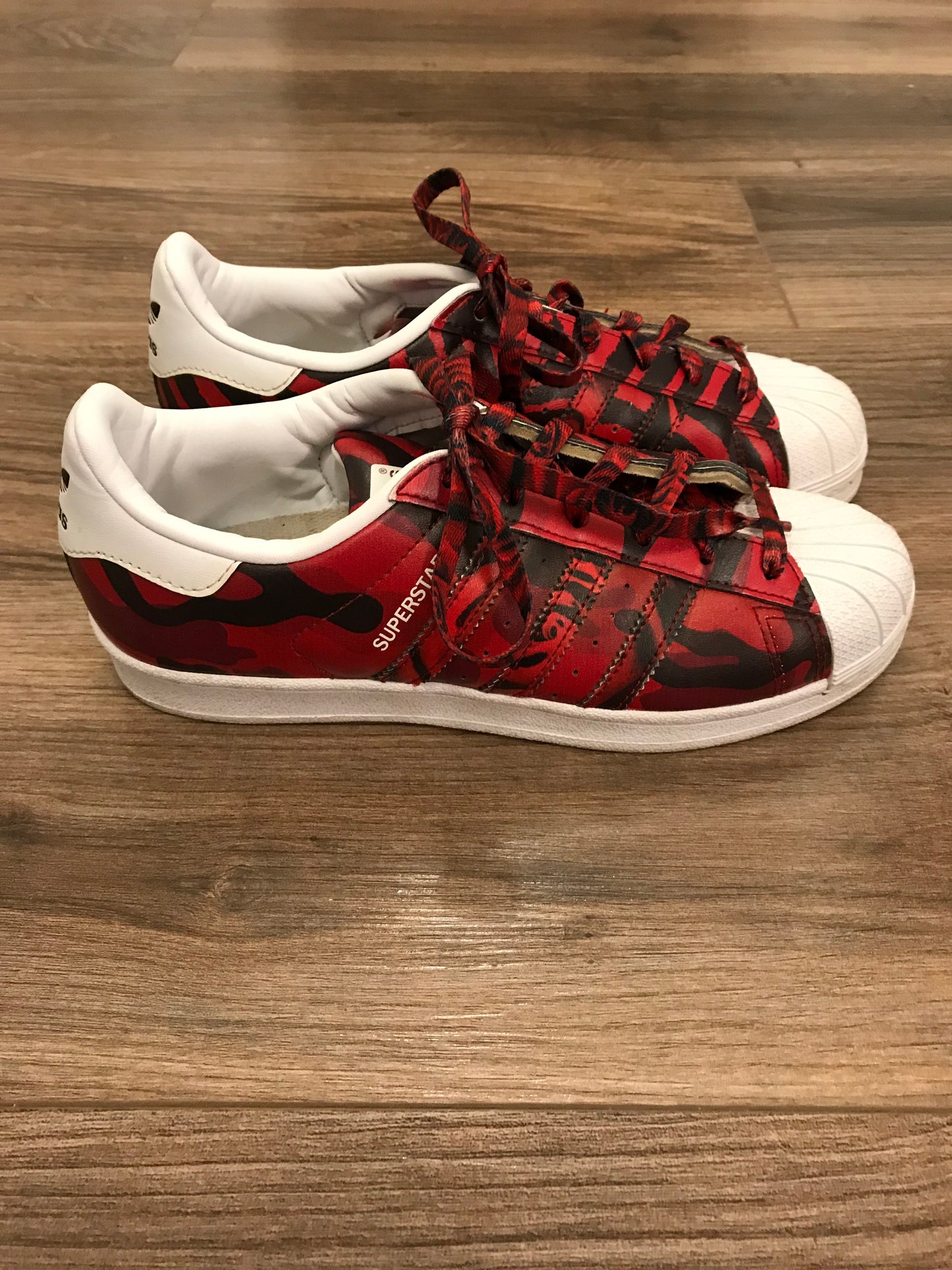 Adidas Red Camo Superstars: Size 6.5