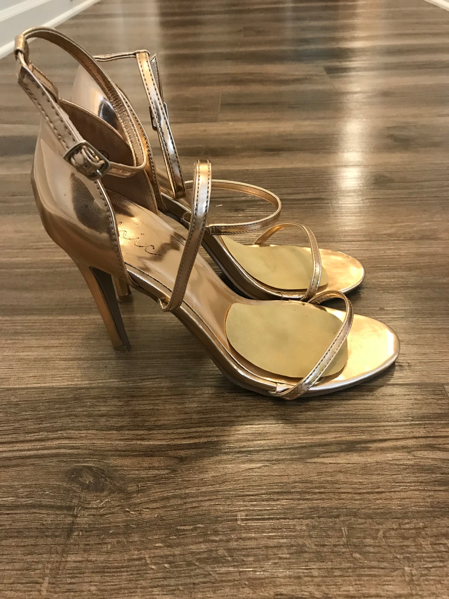 Chic Rose Gold Heels: Size 7