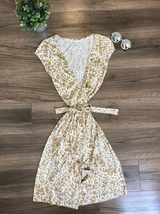 Diane von Furstenberg Printed Wrap Dress! Size 6