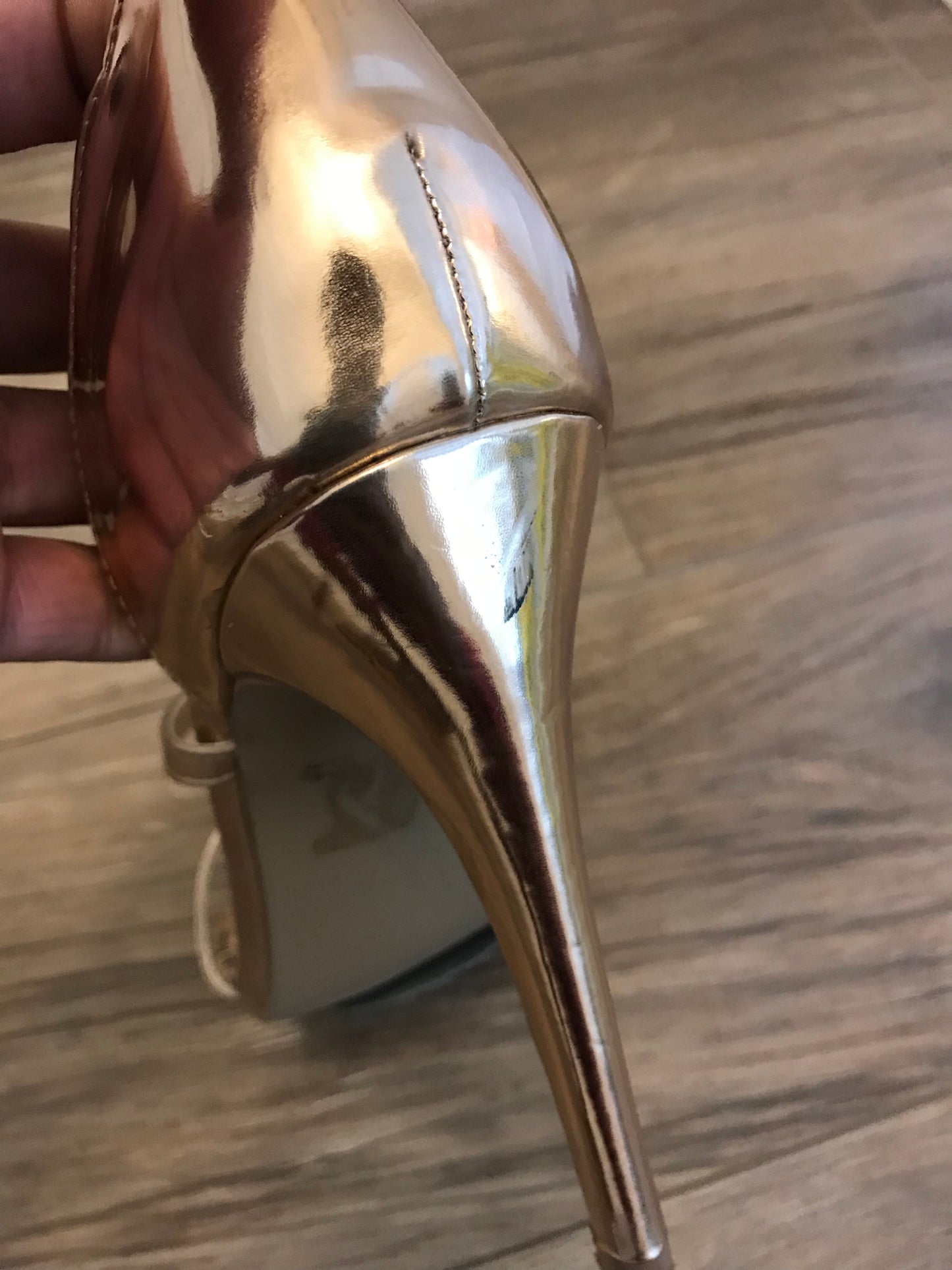 Chic Rose Gold Heels: Size 7