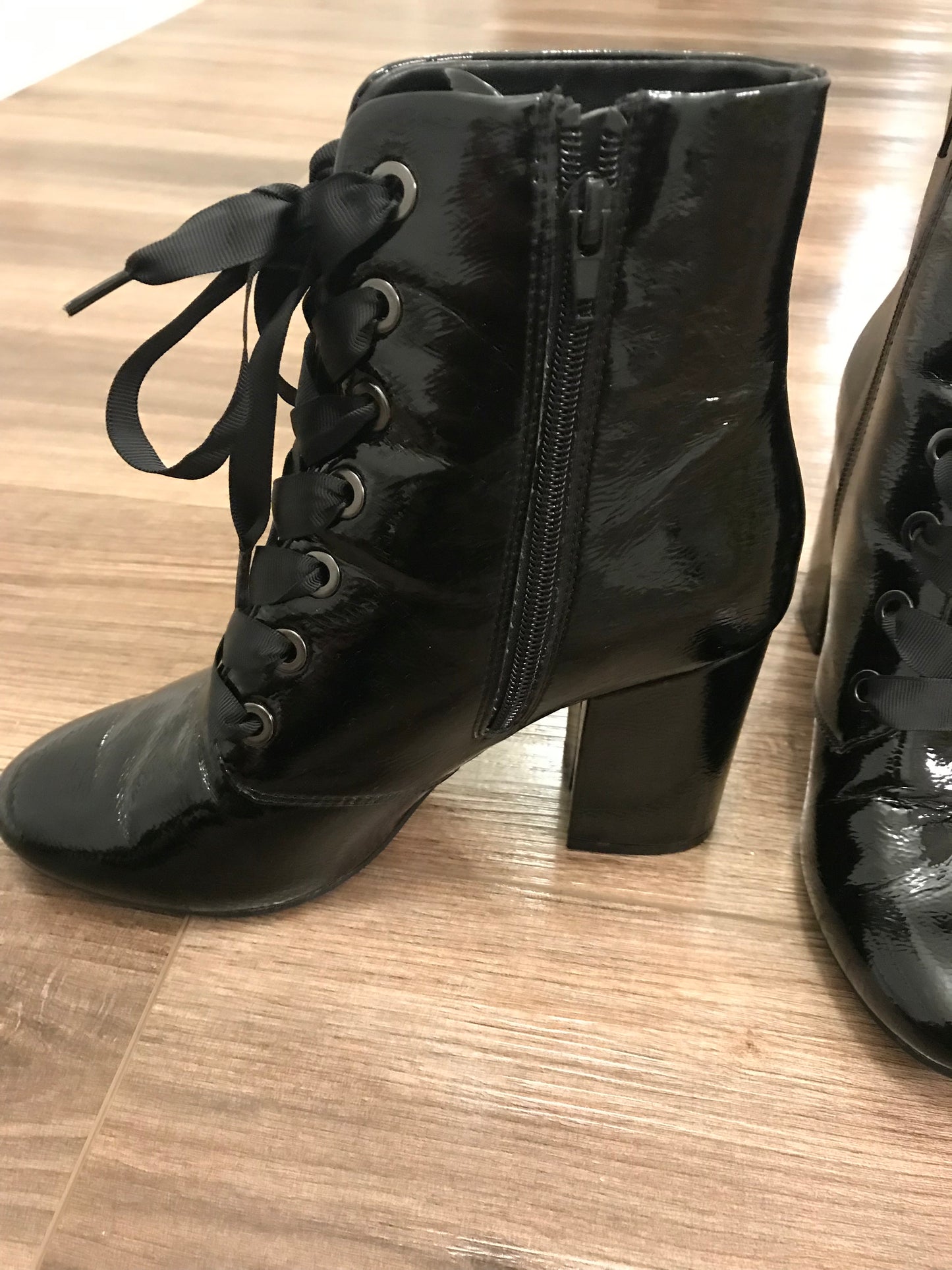 Kenneth Cole Reaction Patent Booties: Sz 8