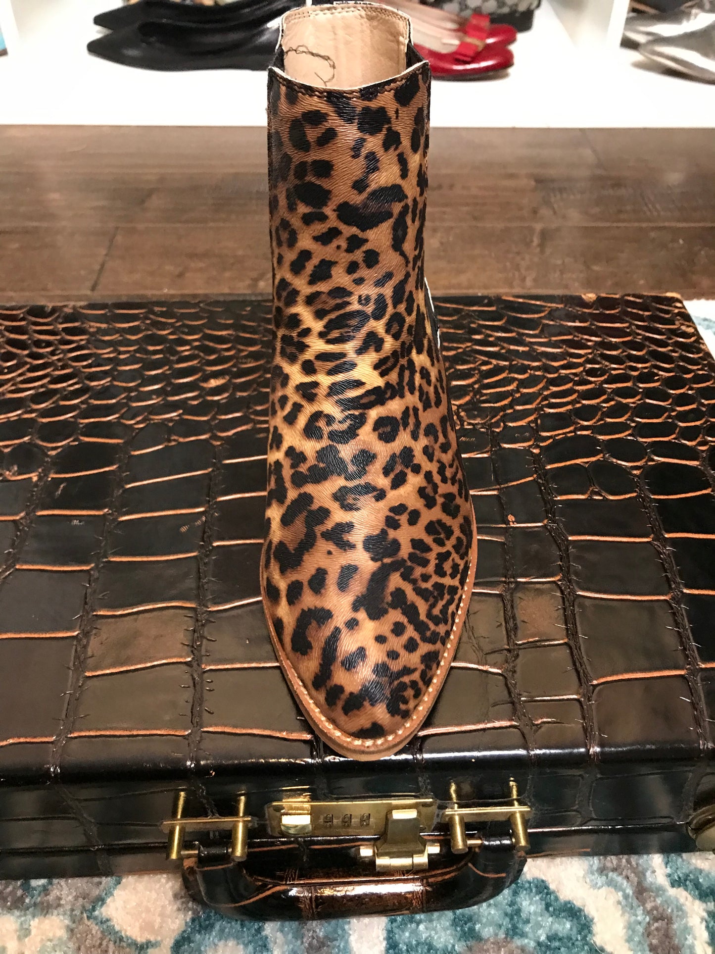 Leopard Chelsea Booties! Sizes 6-10