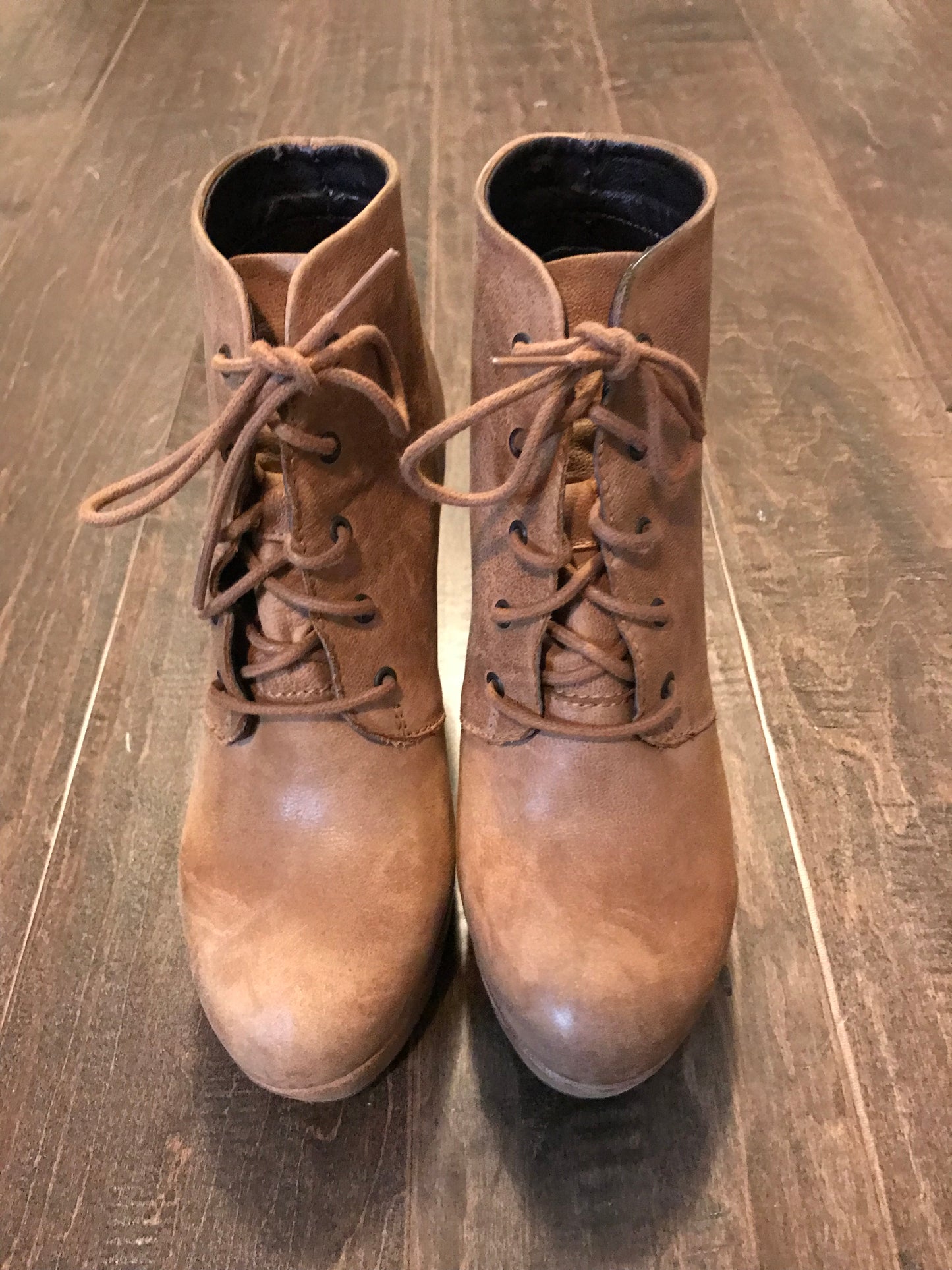 Steve Madden Distressed Booties: Size 7