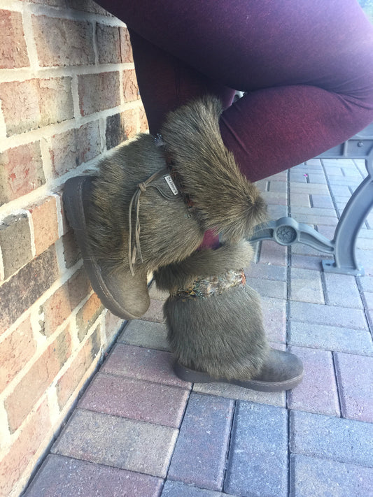 BEARPAW Fur & Feather Boots: Sz 8