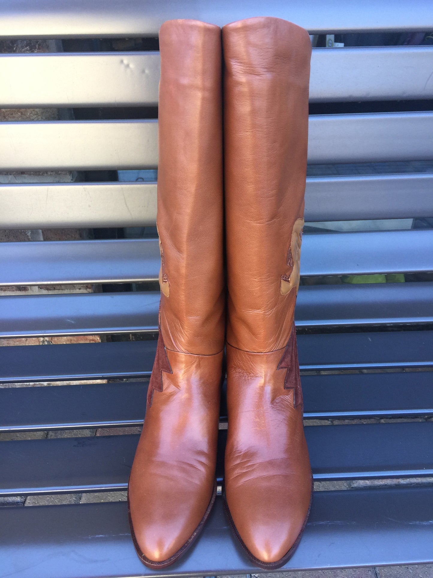 Stuart Weitzman Tan Lion Boots: Sz 7B