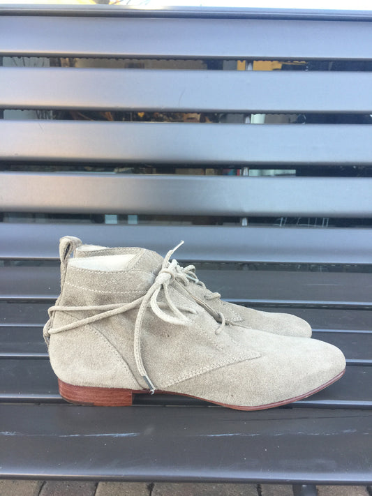 Elizabeth and James Suede Booties: Sz 7B
