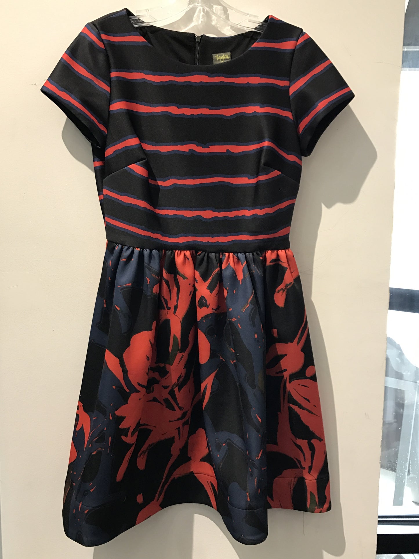 Taylor Floral Printed Dress: Sz 6