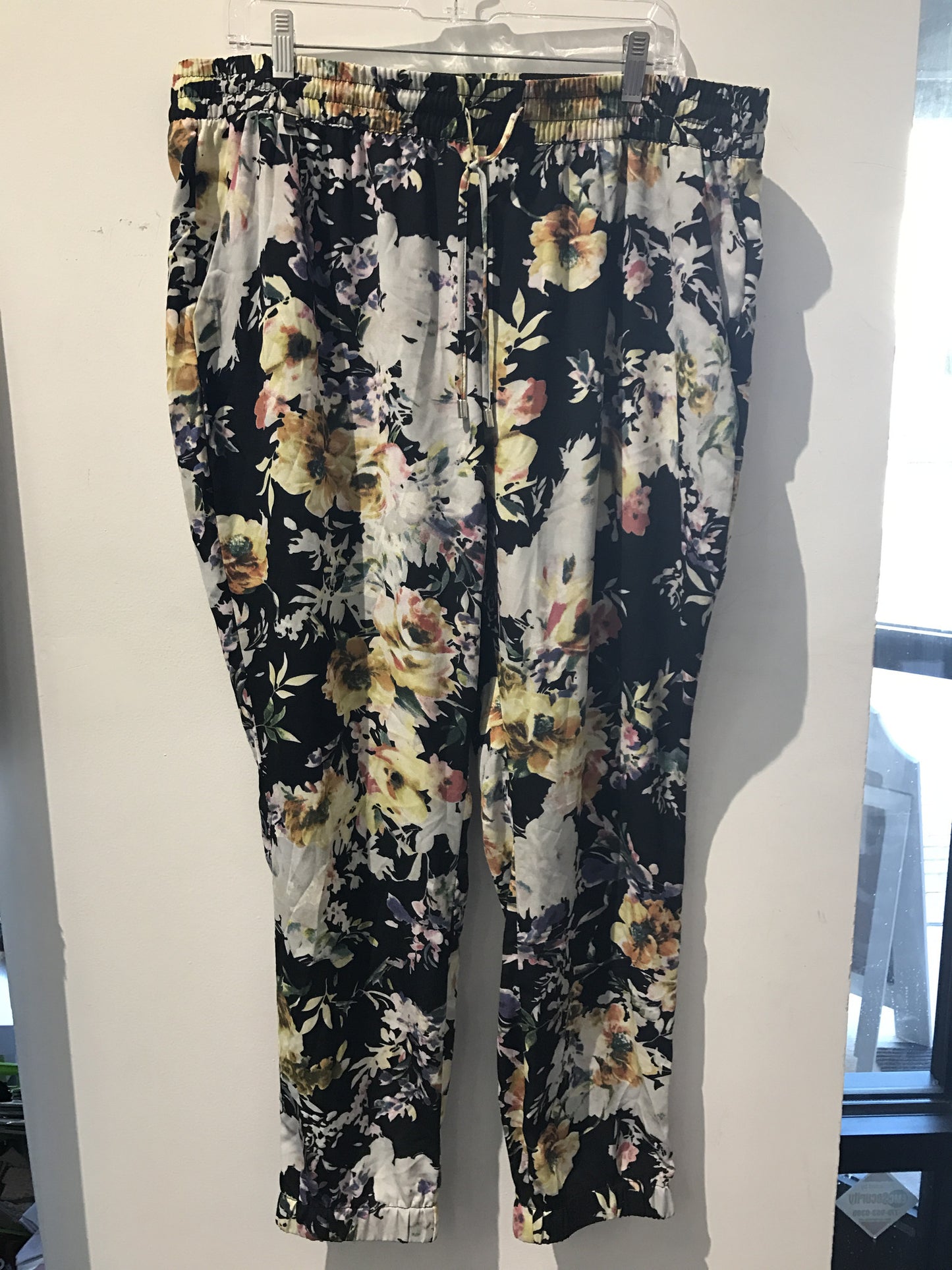 Buffalo Floral Joggers: Sz 18