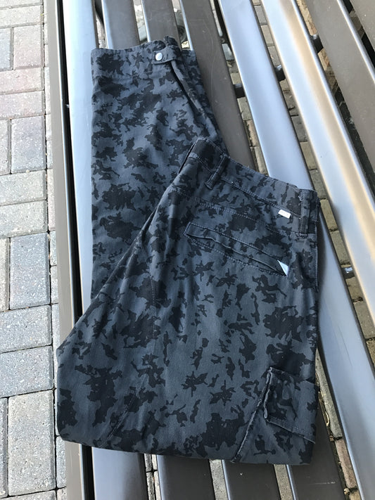 Levi's Camo Pants: Sz 38