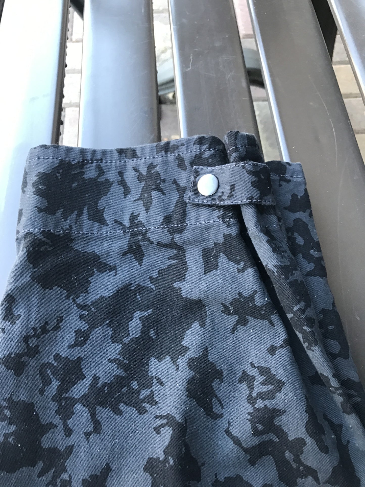 Levi's Camo Pants: Sz 38