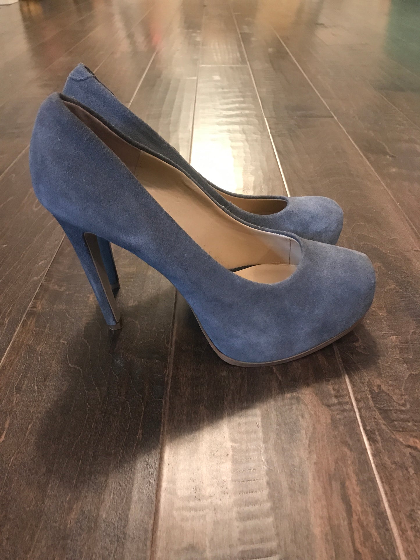 Kelsi Suede Heels: Sz 9.5