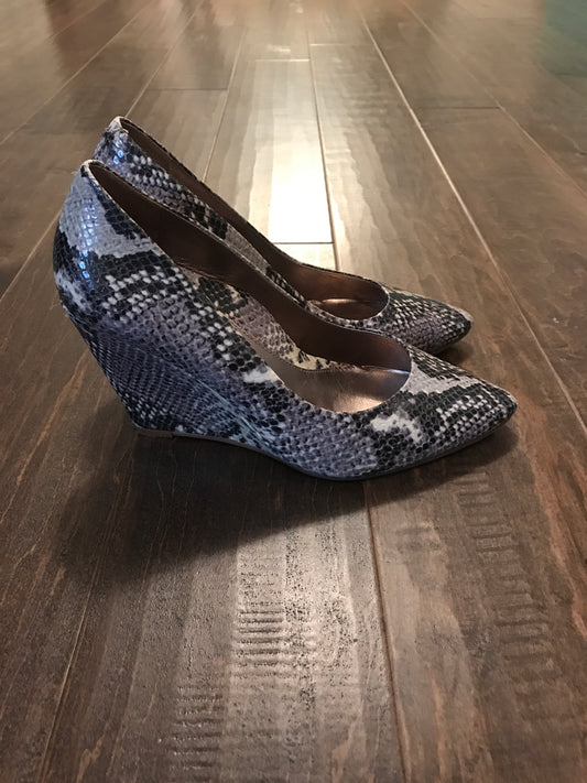 Dana Davis Snakeskin Wedge Heels: Sz 7.5