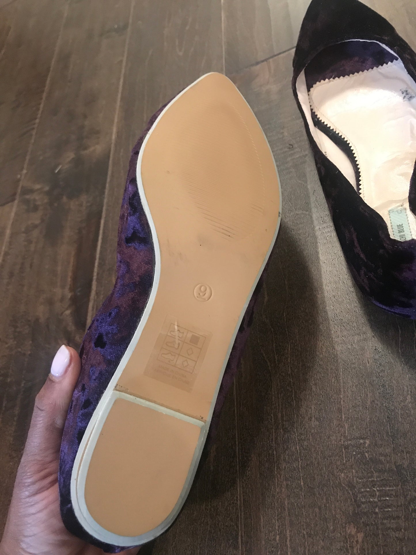 Kimchi Blue Crushed Velvet Flats: Sz 9